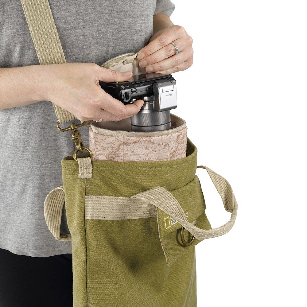 camera bolsa with water bladder
