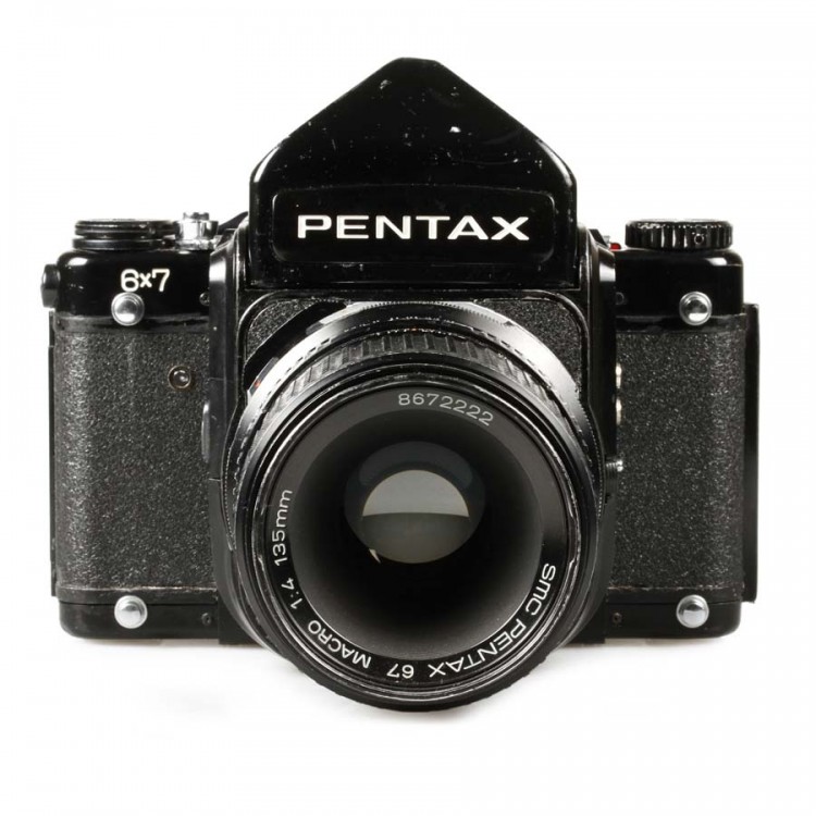 Câmera analógica Pentax 6x7 MLU com lente 135mm f4 - USADA