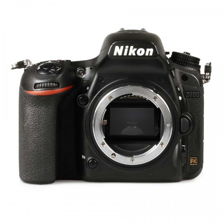 Câmera DSLR Nikon D750 - USADA (6.275 disparos)