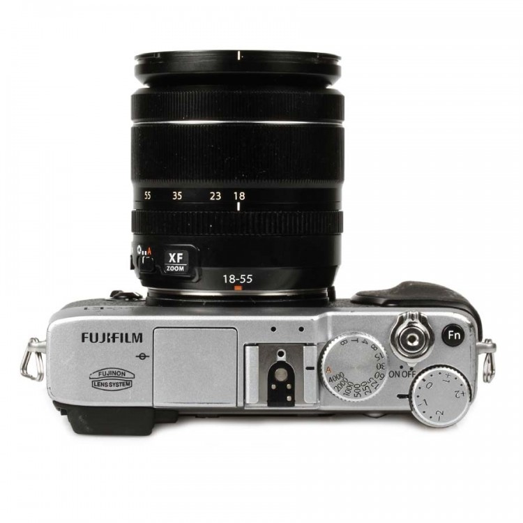 Câmera mirrorless Fujifilm X-E1 com lente 18-55mm f2.8-4 OIS - USADA