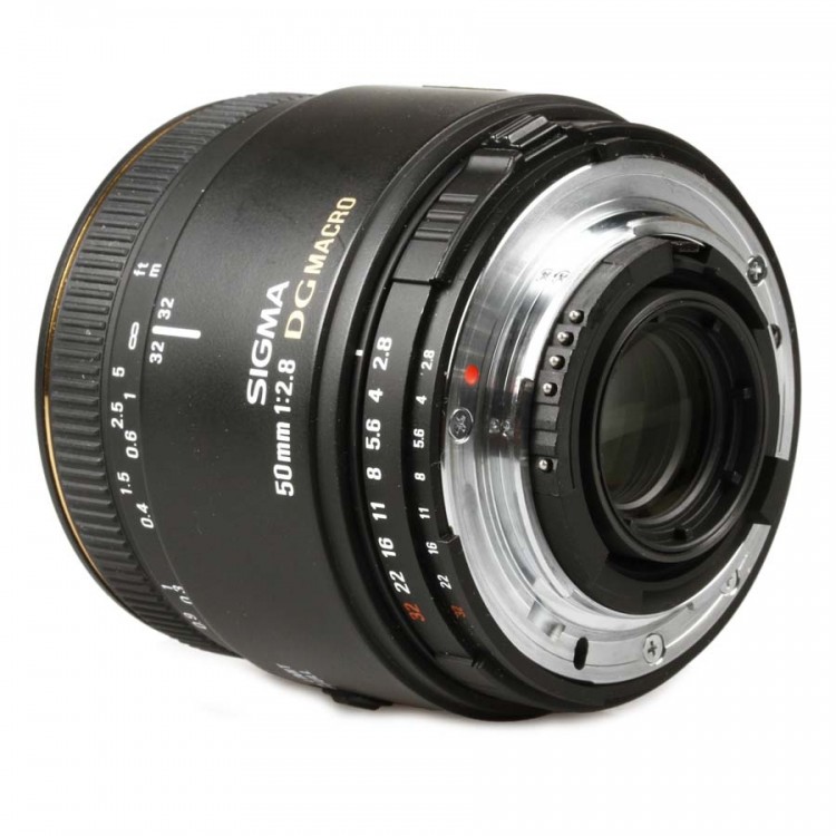 Objetiva Sigma 50mm f2.8 DG MACRO (Nikon F) - USADO