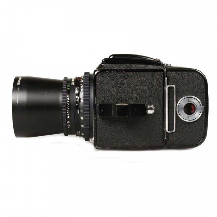 Câmera analógica médio-formato Hasselblad 500C/M com lente Distagon 50mm f4 - USADA