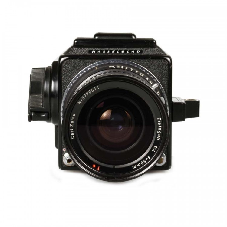 Câmera analógica médio-formato Hasselblad 500C/M com lente Distagon 50mm f4 - USADA