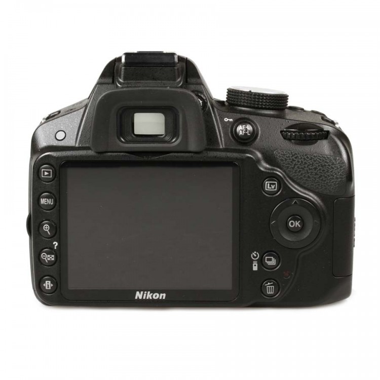 Câmera DSLR Nikon D3200 com lente 18-55mm VR II - USADA (4.983 disparos)