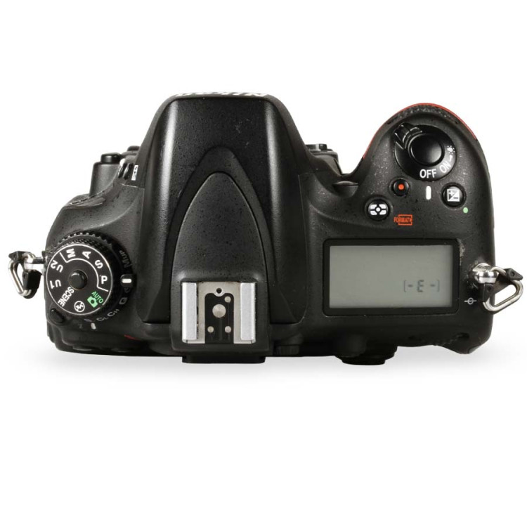 Câmera DSLR Nikon D600  - USADA (29.981 disparos)