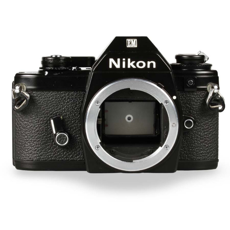 Câmera analógica 35mm Nikon EM - USADO