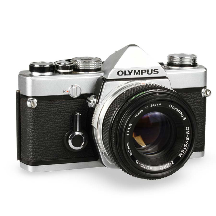 Câmera analógica 35mm Olympus OM-1n com lente 50mm f1.8 (PRATA) - USADA