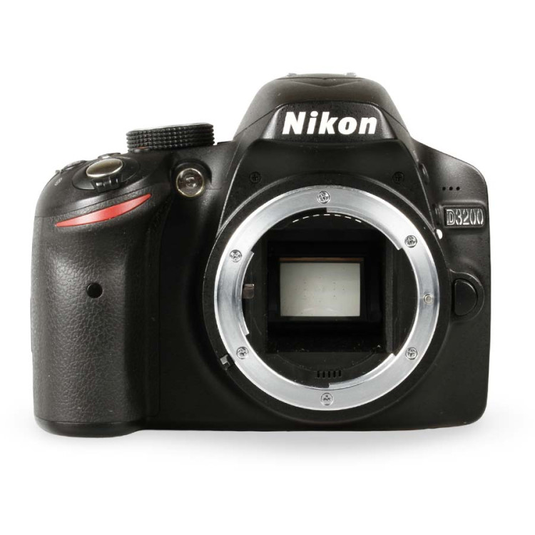 Câmera DSLR Nikon D3200 - USADO (5100 disparos)