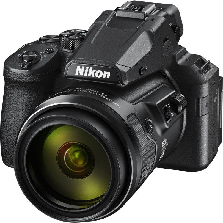 Câmera superzoom Nikon Coolpix P950 com zoom óptico de 83x e vídeo 4K UltraHD