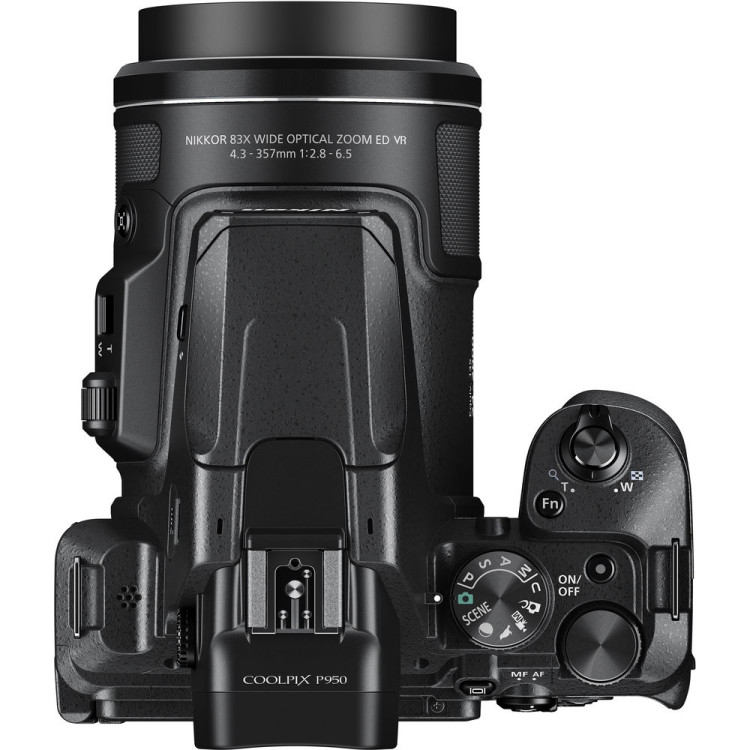 Câmera superzoom Nikon Coolpix P950 com zoom óptico de 83x e vídeo 4K UltraHD