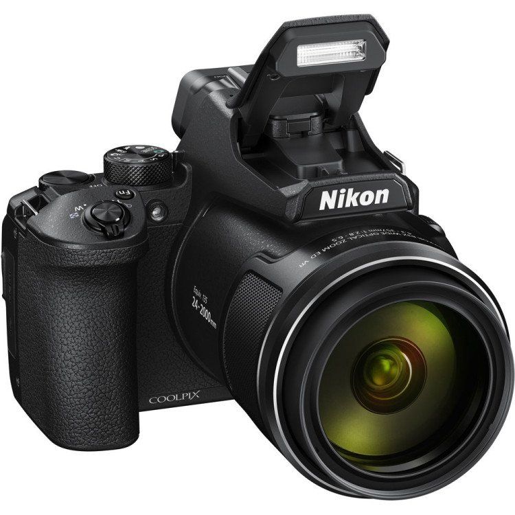 Câmera superzoom Nikon Coolpix P950 com zoom óptico de 83x e vídeo 4K UltraHD