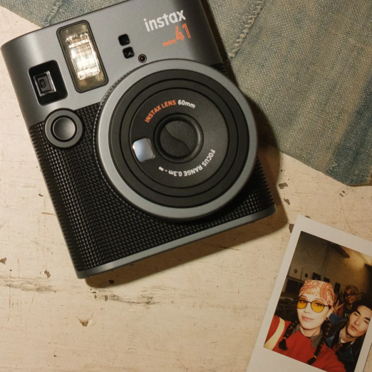 Câmera Instantânea Fujifilm Instax mini 41 com pacote de 40 fotos