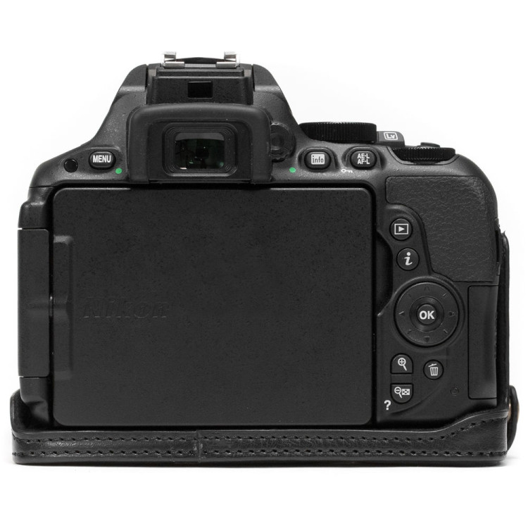 Estojo "Half Case" MegaGear MG1170 para câmera Nikon D5500 e D5600 com alça de pescoço