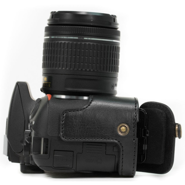 Estojo "Half Case" MegaGear MG1170 para câmera Nikon D5500 e D5600 com alça de pescoço