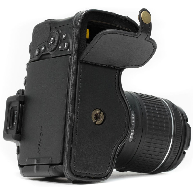 Estojo "Half Case" MegaGear MG1170 para câmera Nikon D5500 e D5600 com alça de pescoço