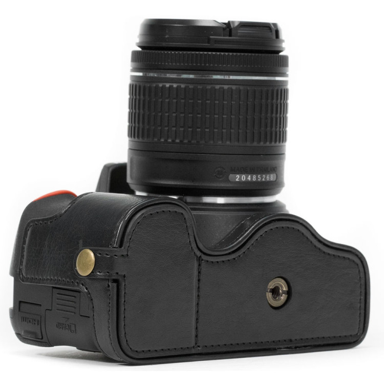 Estojo "Half Case" MegaGear MG1170 para câmera Nikon D5500 e D5600 com alça de pescoço