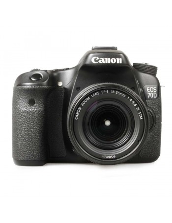 Câmera DSLR Canon EOS 70D com lente 18-55mm IS STM - USADA (16149 disparos)