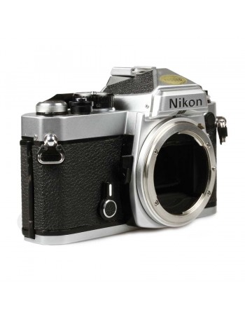 Câmera analógica 35mm Nikon FE CORPO - USADA