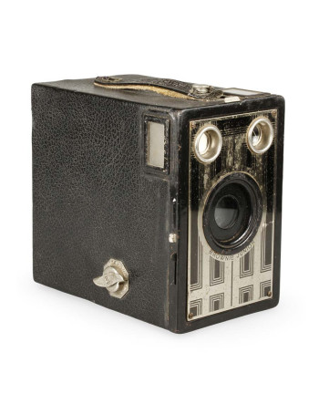 Câmera analógica Kodak Brownie Junior Six-16 - Decoração
