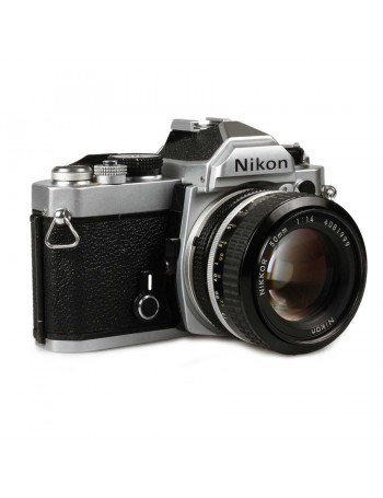 Câmera analógica 35mm Nikon FM com lente 50mm f1.4 - USADA