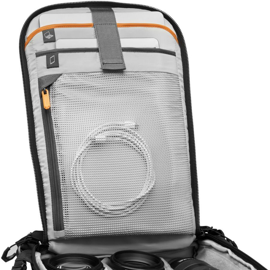 Lowepro Flipside 300 AW III Camera Backpack (PRETA) 