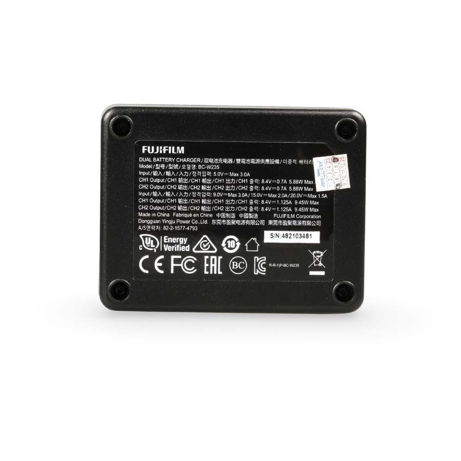 Câmera mirrorless Fujifilm X-T4 com grip de bateria e carregador duplo - USADO