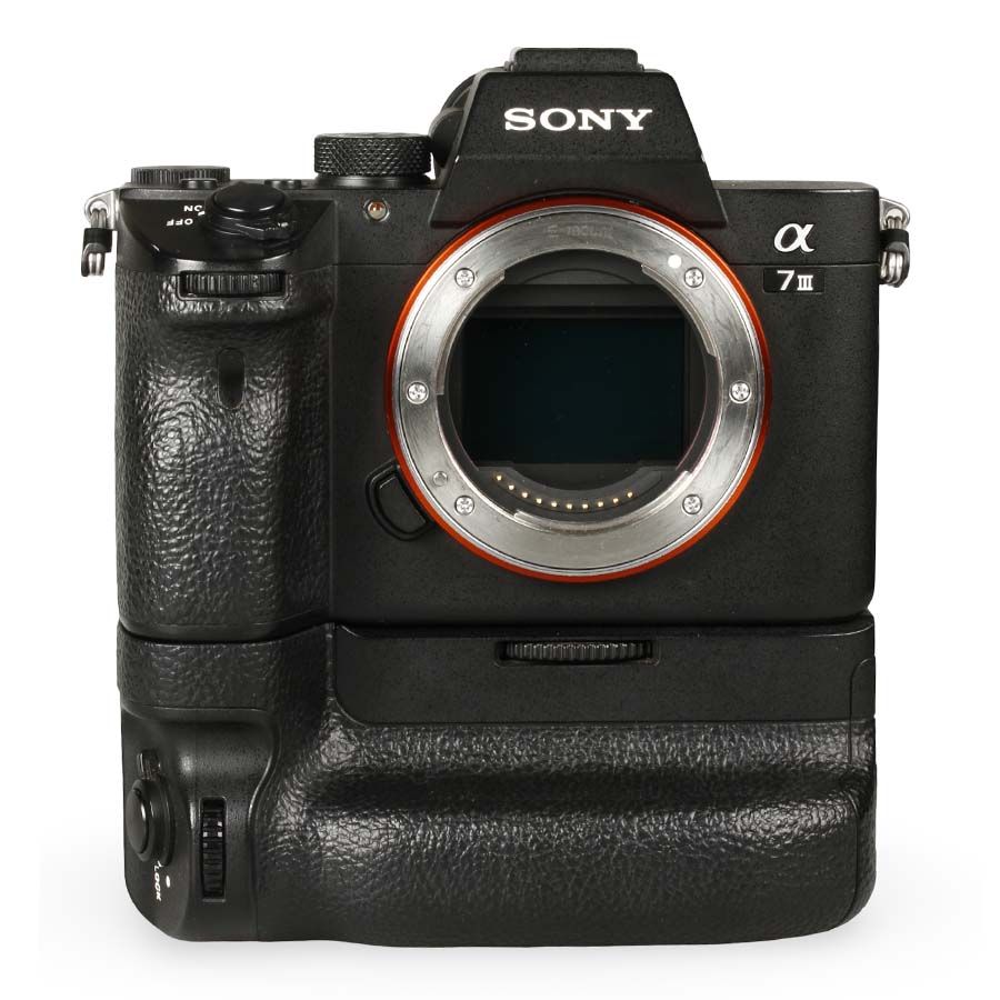 Câmera mirrorless Sony Alpha a7 III com battery grip VG-C3EM - USADO