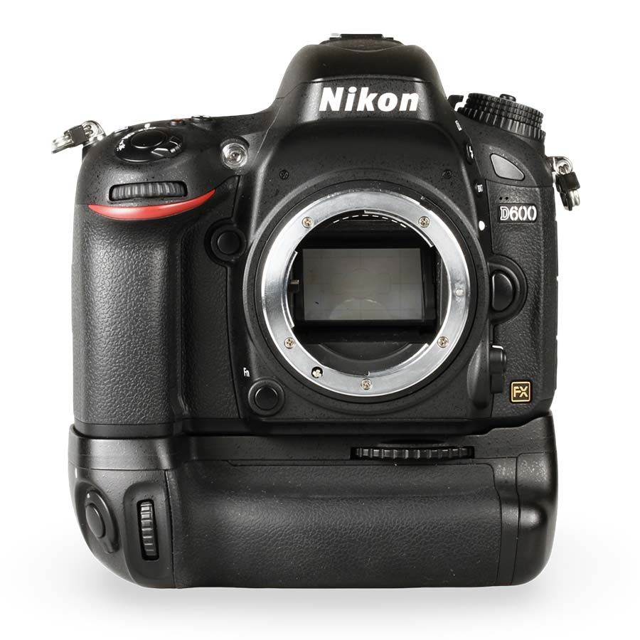 Câmera DSLR Nikon D600 com battery Grip - USADO (4.683 disparos)