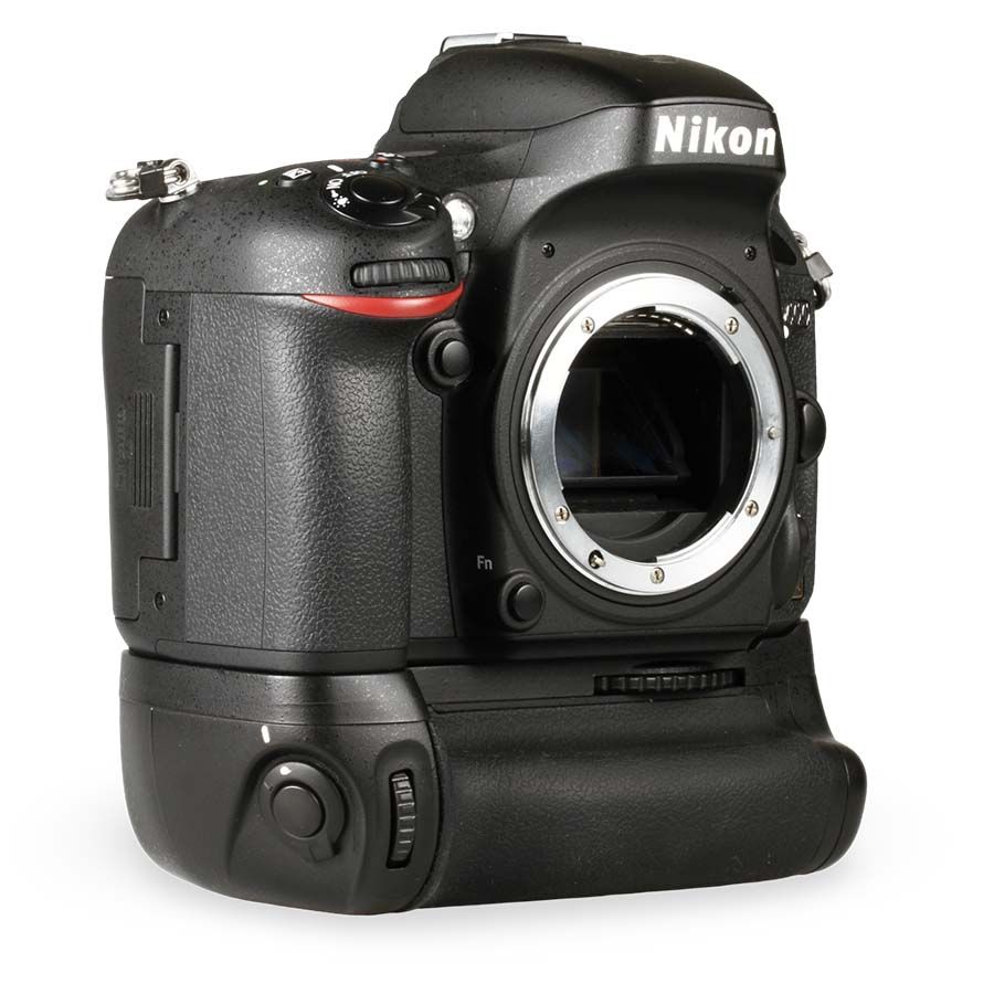 Câmera DSLR Nikon D600 com battery Grip - USADO (4.683 disparos)