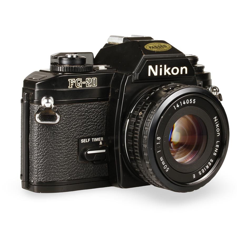 Câmera analógica 35mm Nikon FG-20 com lente 50mm f1.8 - USADO