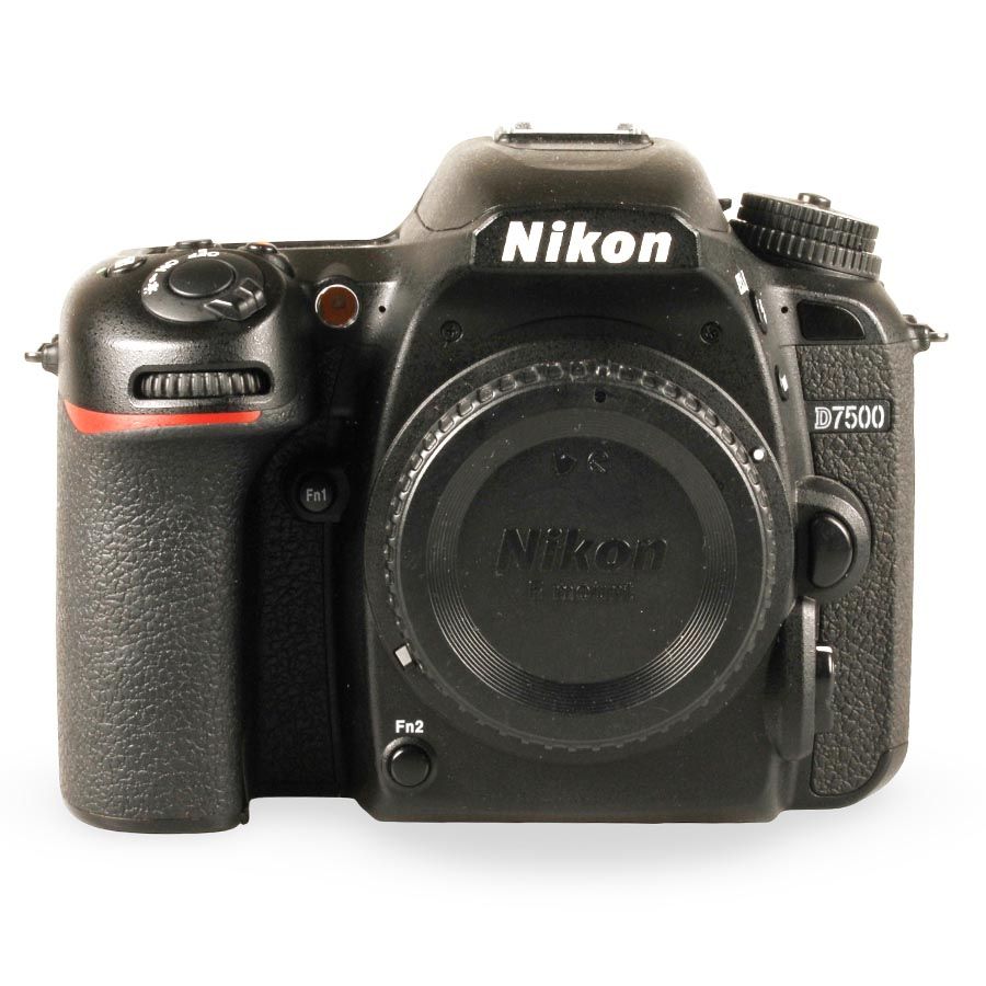 Câmera DSLR Nikon D7500 - USADO (33.800 disparos)