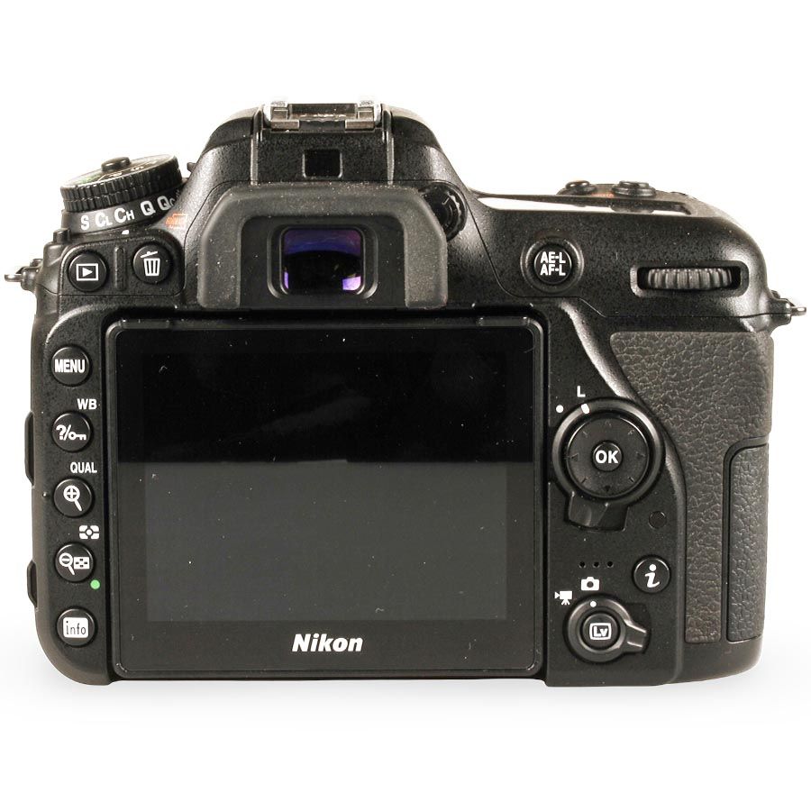 Câmera DSLR Nikon D7500 - USADO (33.800 disparos)