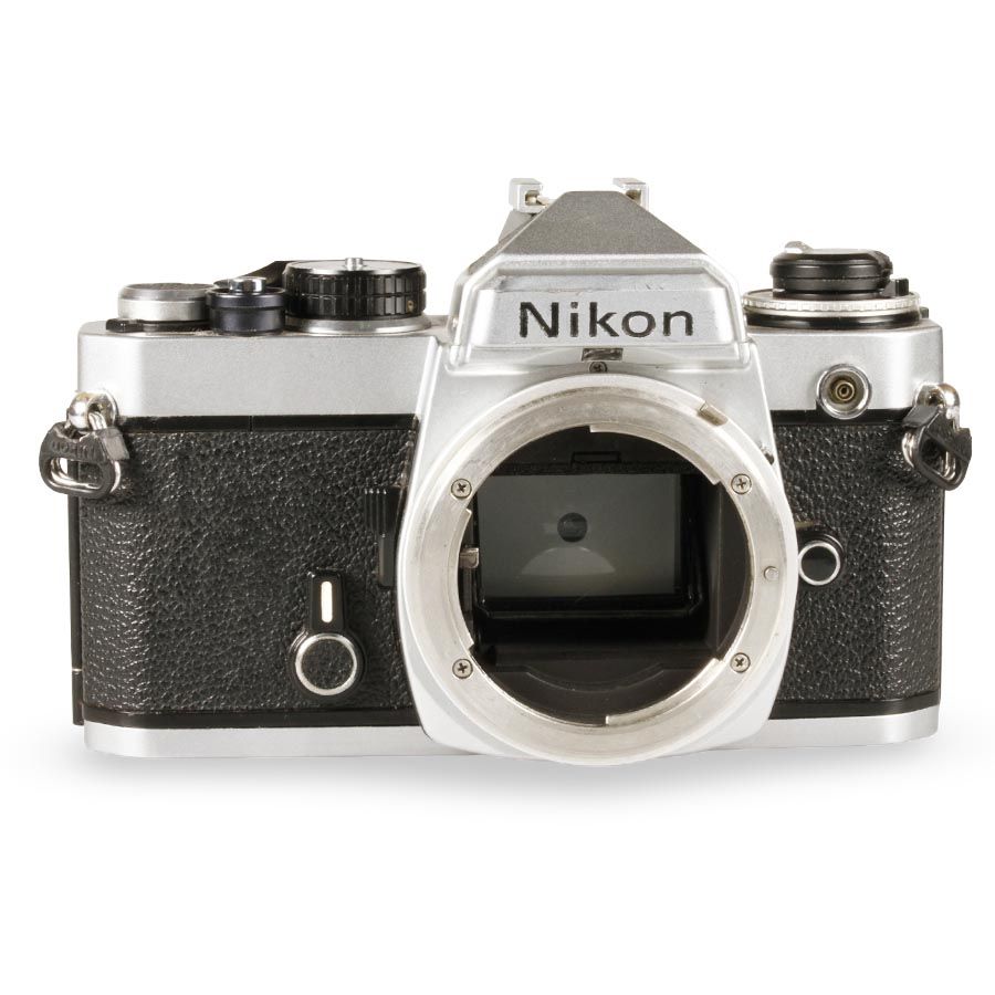 Câmera analógica 35mm Nikon FE - USADO