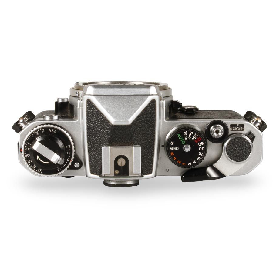 Câmera analógica 35mm Nikon FE - USADO