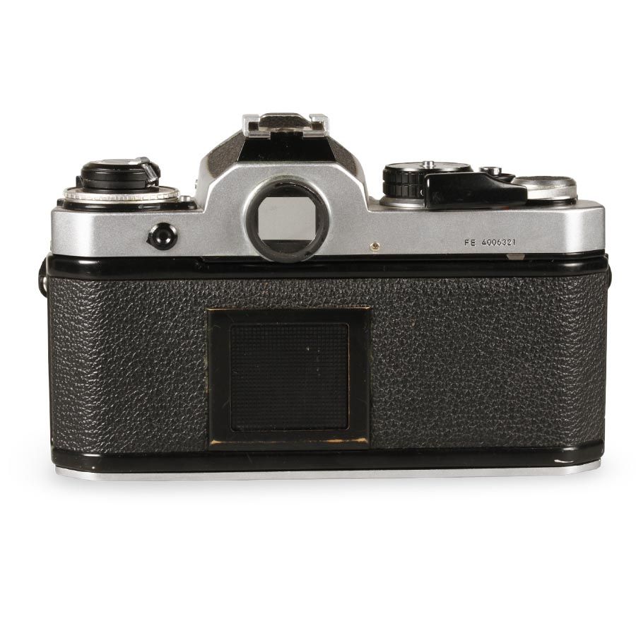 Câmera analógica 35mm Nikon FE - USADO