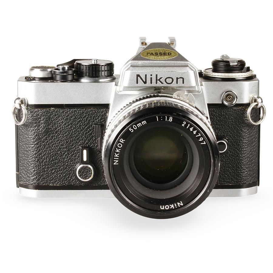 Câmera analógica 35mm Nikon FE com lente AI 50mm f1.8 - USADO (J0413C)