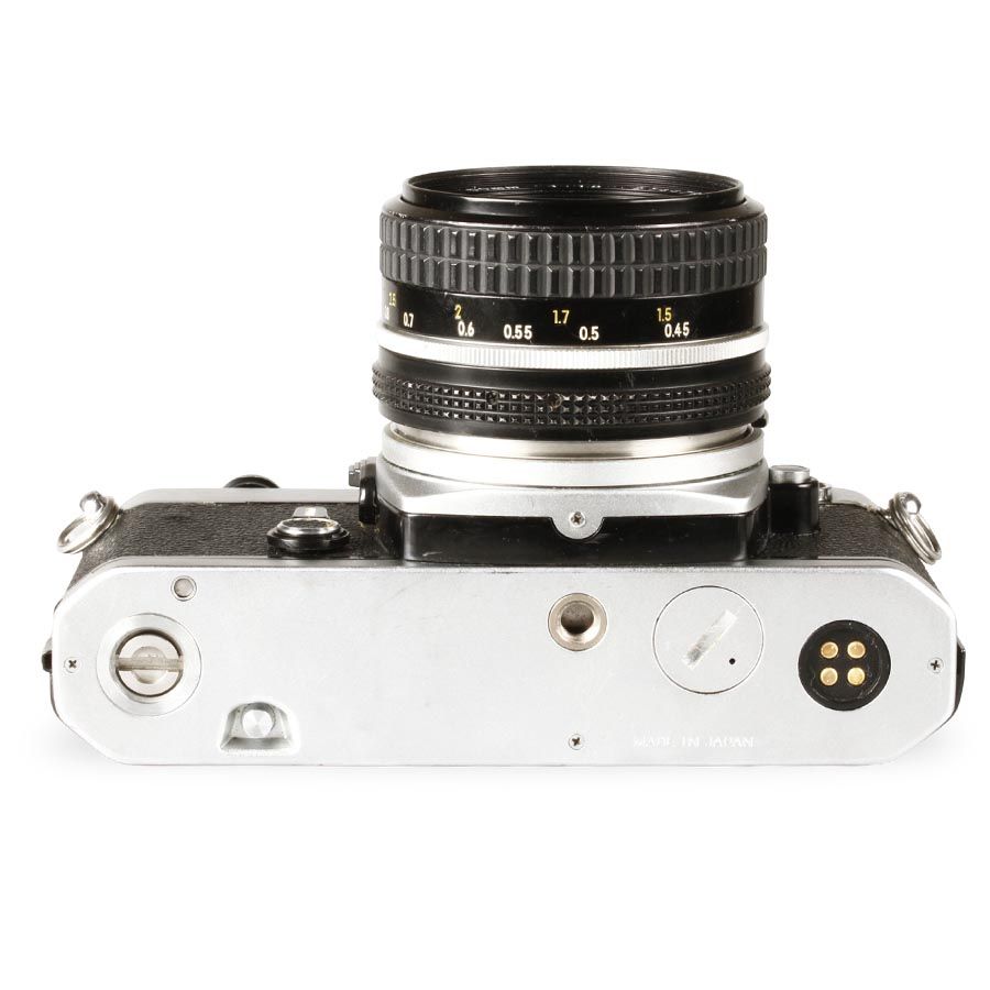 Câmera analógica 35mm Nikon FE com lente AI 50mm f1.8 - USADO (J0413C)