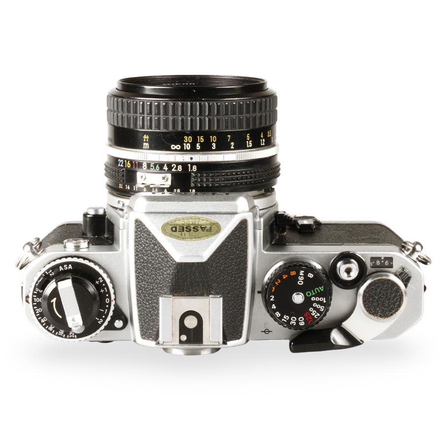 Câmera analógica 35mm Nikon FE com lente AI 50mm f1.8 - USADO (J0413C)