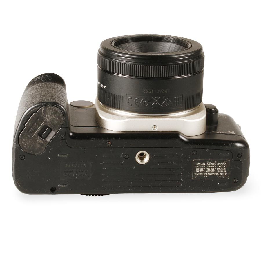 Câmera analógica 35mm Canon EOS Elan IIE com EF 50mm f1.8 STM - USADO