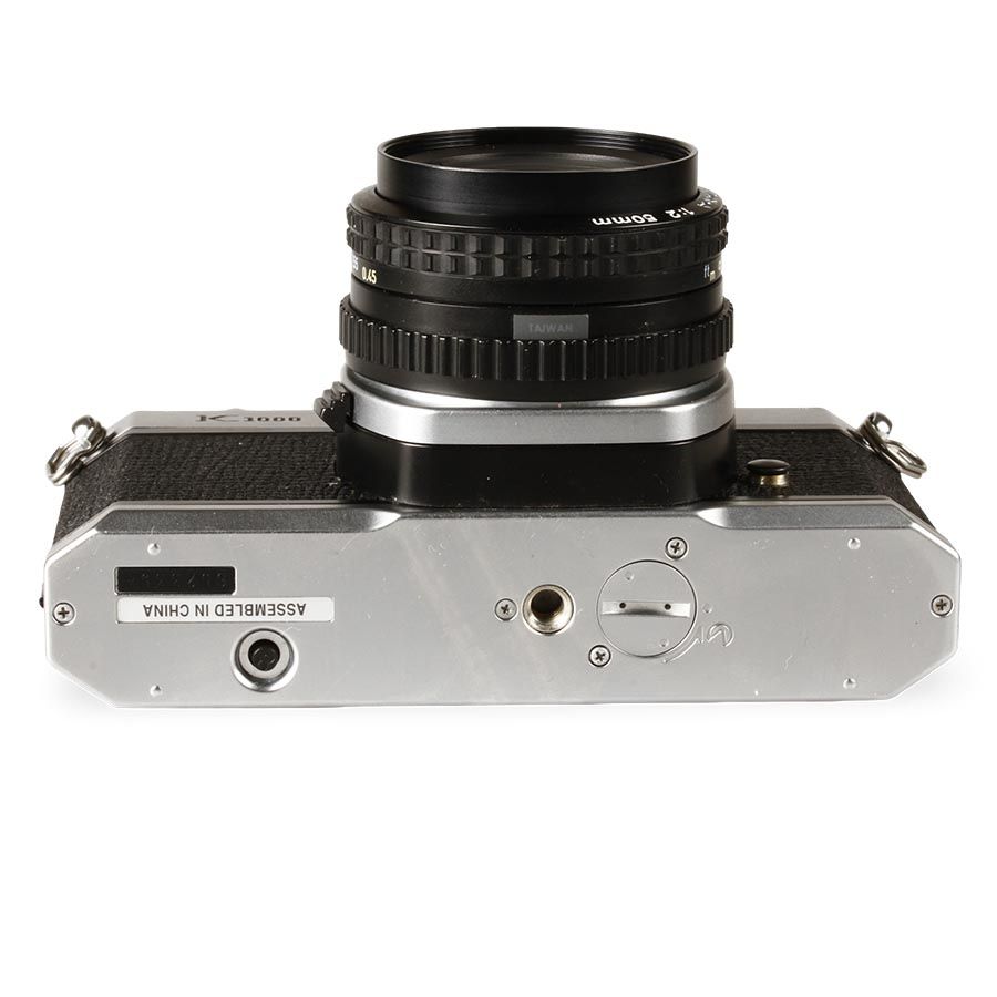 Câmera analógica 35mm Pentax K1000 com lente 50mm f2 e flash - USADO