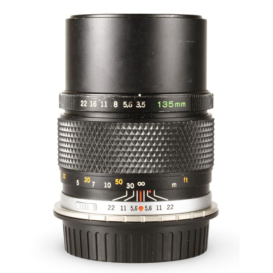 Objetiva Olympus OM Zuiko 135mm f3.5 com adaptador para Canon EOS - USADA (12599D)