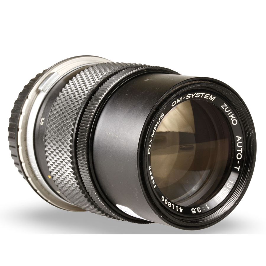 Objetiva Olympus OM Zuiko 135mm f3.5 com adaptador para Canon EOS - USADA (12599D)