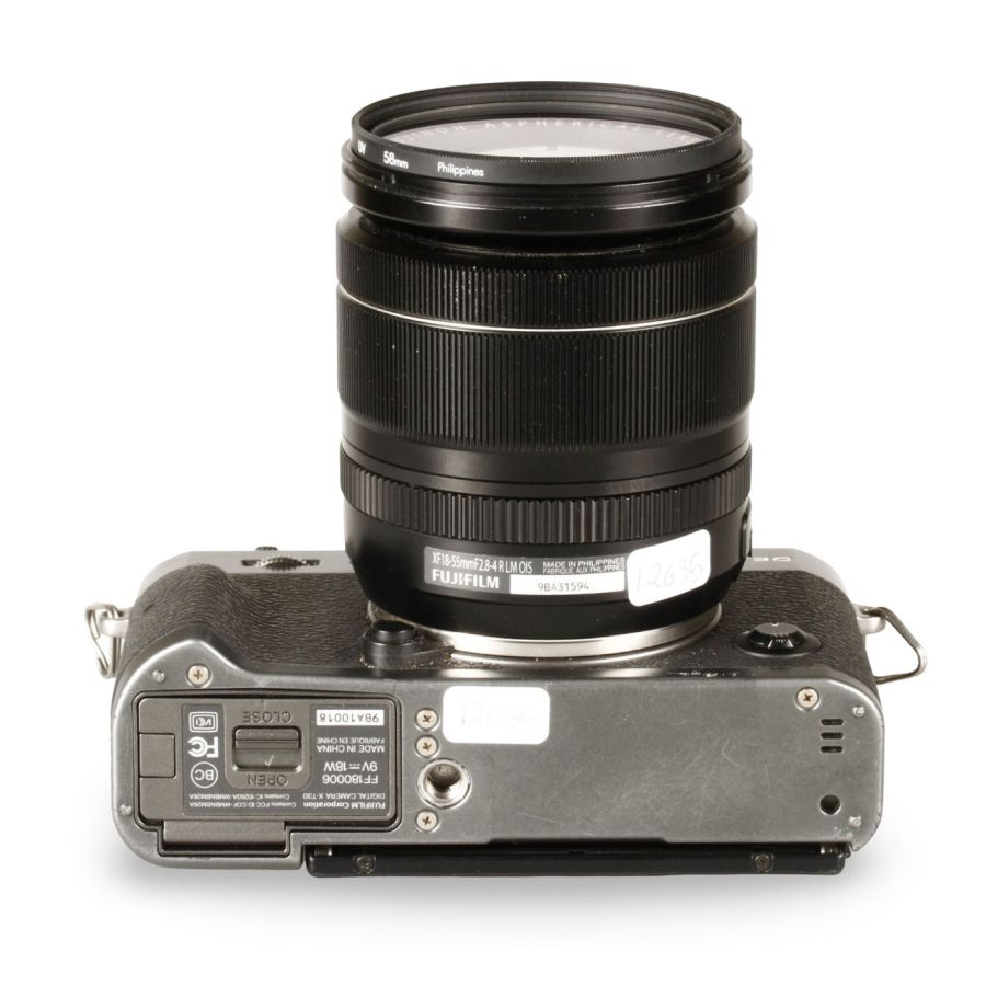 Câmera digital mirrorless Fujifilm X-T30 com 18-55mm F2.8-4 R LM OIS - USADA