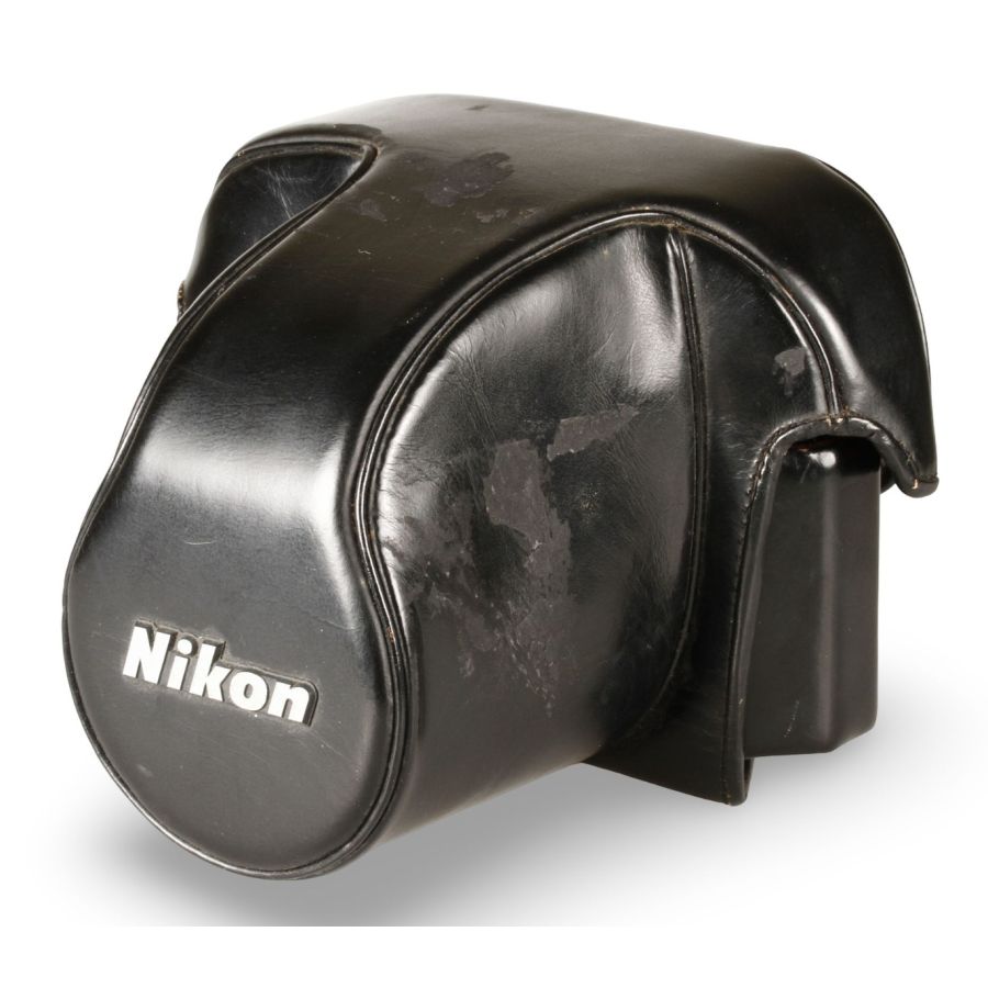 Câmera Nikon F2 com Visor Prismático DE-1 - USADA