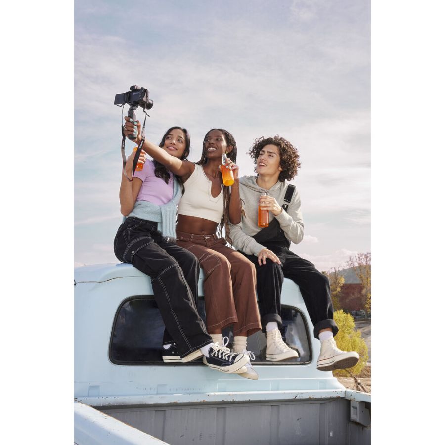 Câmera mirrorless Canon EOS R50 com RF-S 18-45mm IS STM (BRANCO)