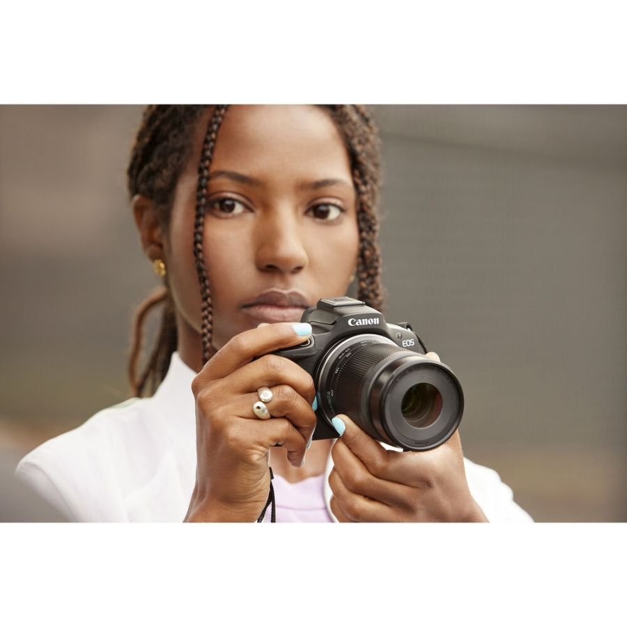 Câmera Canon EOS R50 com RF-S 18-45mm IS STM + Gaiola SmallRig 4214