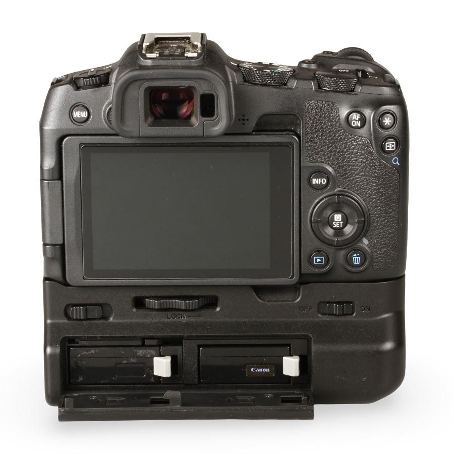 Câmera mirrorless Canon EOS R8 com Battery Grip e Adaptador EF-EOS R - USADO (55.284 disparos)