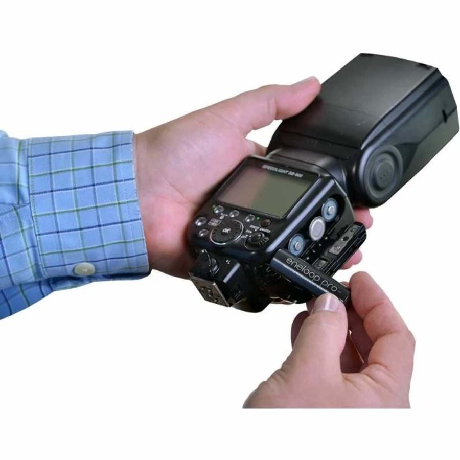 Carregador de pilhas Panasonic eneloop pro com 4 pilhas AA 2600mAh (K-KJ17KHCA4)