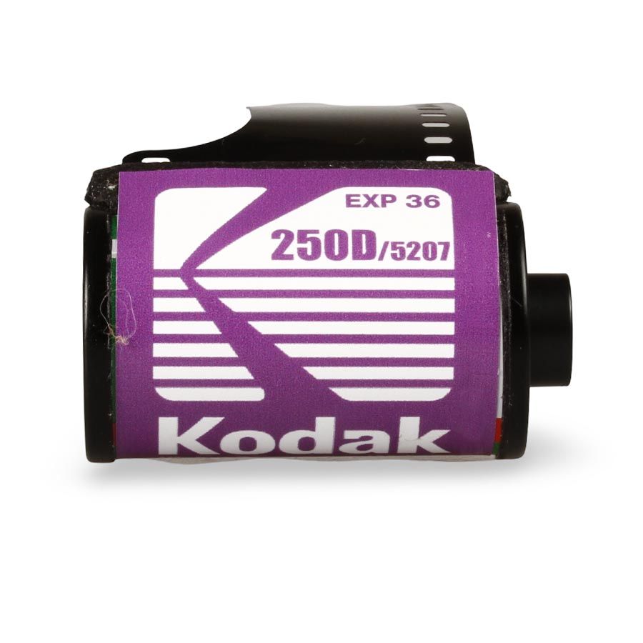 Filme fotográfico 35mm Kodak VISION3 250D/5207 ISO 250 Colorido 36 poses sem remjet (REBOBINADO)