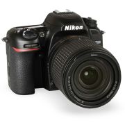 Câmera DSLR Nikon D7500 com lente 18-140mm VR - USADO (214 disparos)